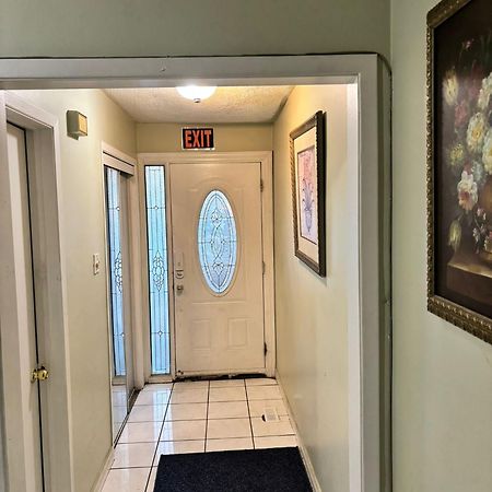 Queen Bedroom Near Sheridan College Brampton Esterno foto