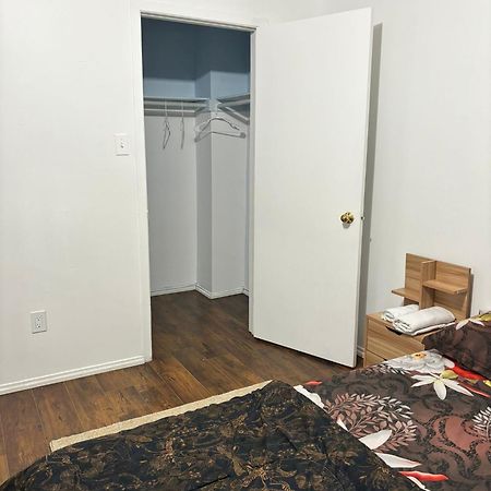 Queen Bedroom Near Sheridan College Brampton Esterno foto